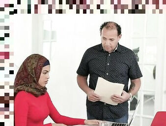 Stepsister Learns To Suck My Big Cock In Her Hijab