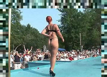 Curvy Ginger With Big Titties Stripping - DreamGirls