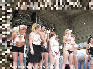 Fest, Offentlig, Stripping, Motorsykkel, Våt, Coeds, Blotting, Vill