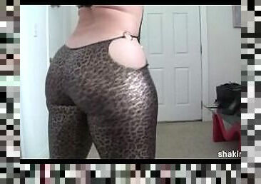 Latex body suit cant contain this booty