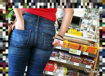 Young Sexy Mom in Tight Jeans Candid