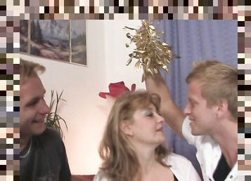 Lady Sucking And Fuck At Same Time