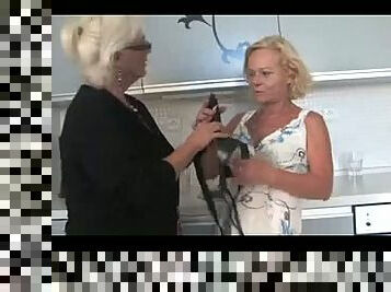 mature group party ..czech