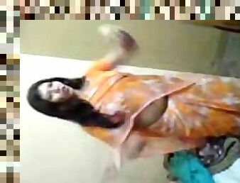 Gadis indian, Menari