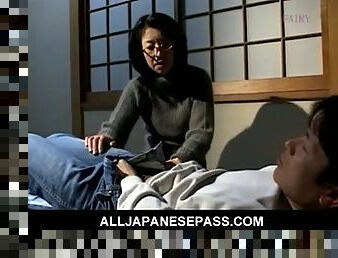 Makiko Miyashita beats her boyfriend