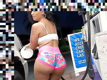 SHE KNOW YOU WANT IT