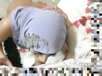 Hot babe in hijab rides a dick sexily making her butt cheeks rise like waves