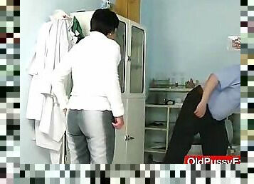 Unshaven housewife Eva visits gyno doc fuck hole inspection