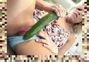 MILF soaks her face in sperm after ramming good inches up her holes