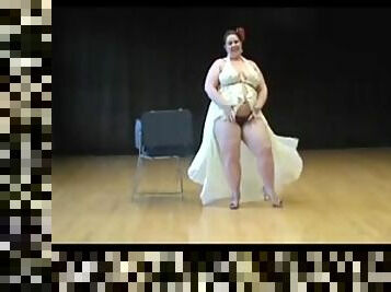 1fuckdatecom Voluptuous bbw strips to us to