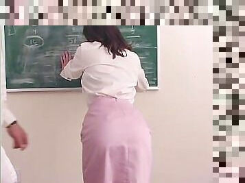 Babe Jerks Her Boss Off