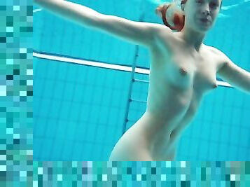 Blonde babe naked underwater Diana Zelenkina