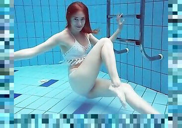 Blonde babe naked underwater Diana Zelenkina