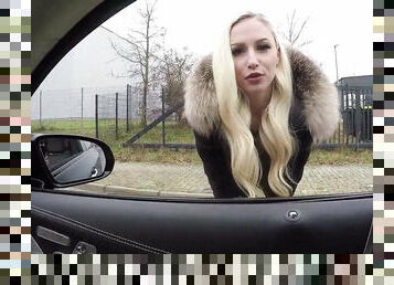 Lucy - In Lackstiefel als Strassennutte getarnt